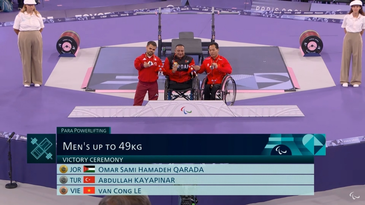 Powerlifter Le Van Cong brings home bronze from Paris Paralympics 2024